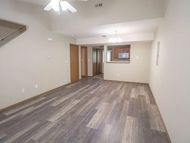 1503 Greensboro Dr — Photo 2