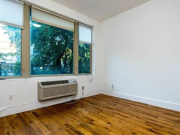 5th image of 146 Jefferson St APT 3L
