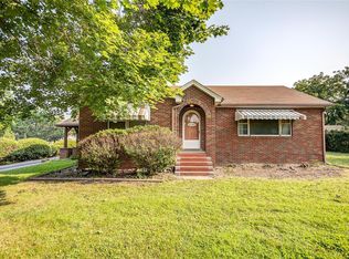 9203 Old Bunkum Rd, Fairview Heights, IL 62208