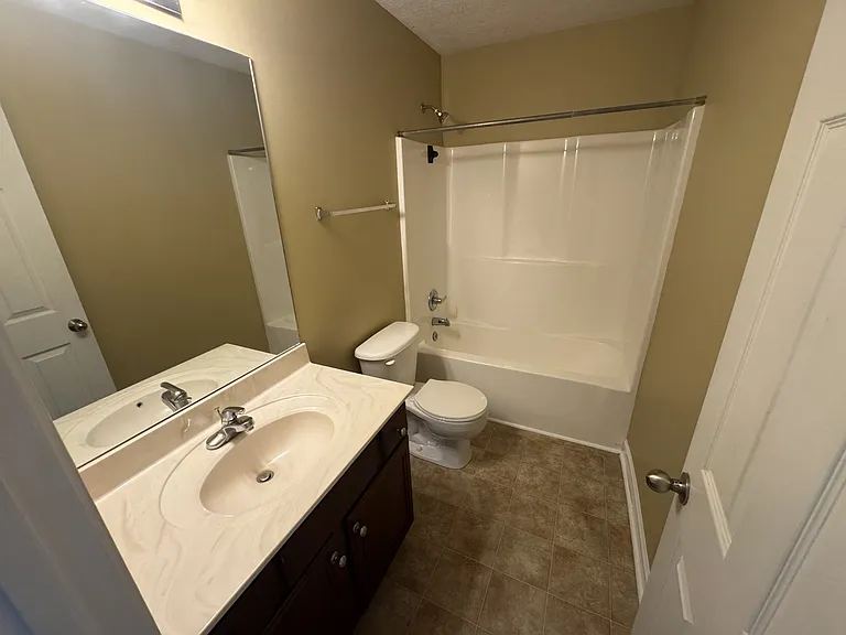915 Tapoco Ct — Photo 8