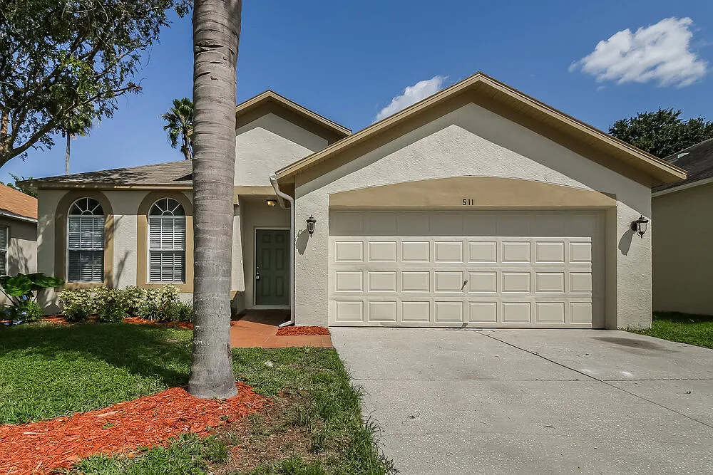 4 bed, 2.0 bath, 1828 sqft, $4,060 — Photo 1