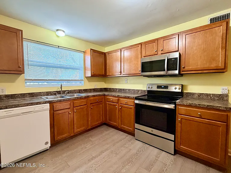 4037 Conga St — Photo 12
