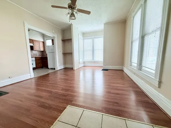 Apartment House near UNI, 2222 Walnut St APT 3, Cedar Falls, IA 50613