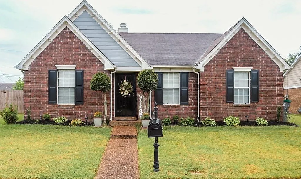 3 bed, 2.0 bath, 1362 sqft, $1,247 — Photo 3
