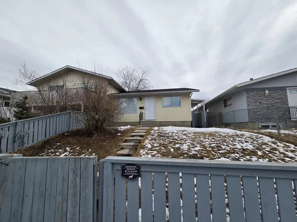 136 Pinehill Rd NE, Calgary, AB T1Y 2C4