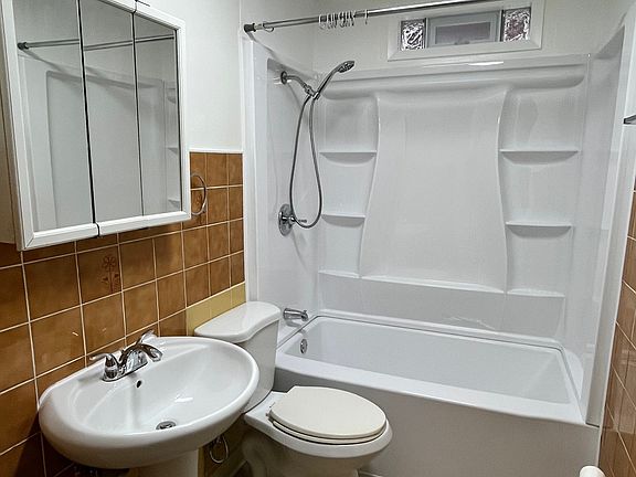 4th image of 3808 Ivy St #1