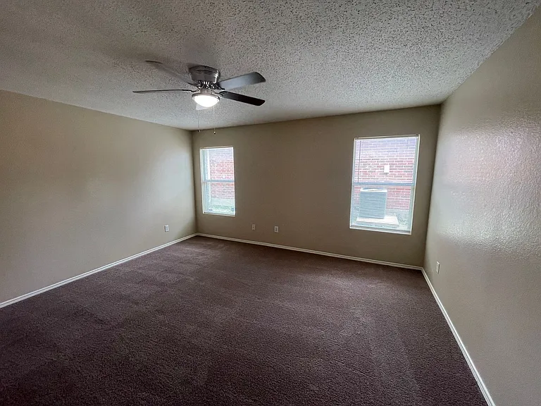1420 Bumble Bee Dr — Photo 6