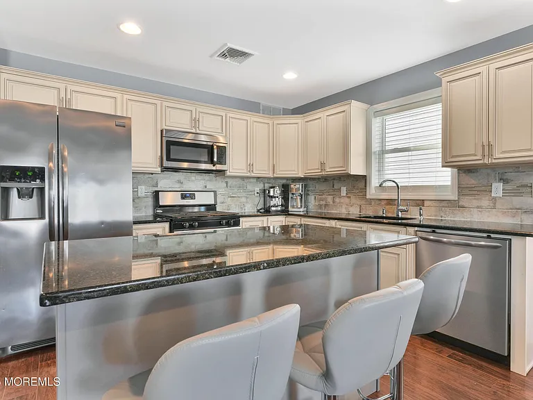 115 Harding Ave #B — Photo 7