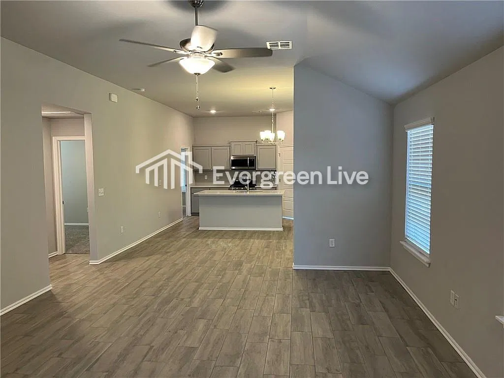 3 bed, 2.0 bath, 1347 sqft, $1,445 — Photo 3
