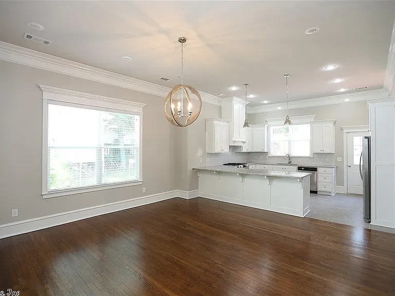 415 N Spruce St — Photo 5