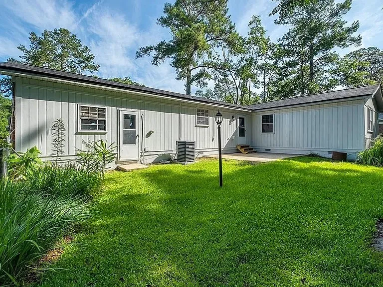 1825 Sherwood Dr — Photo 20
