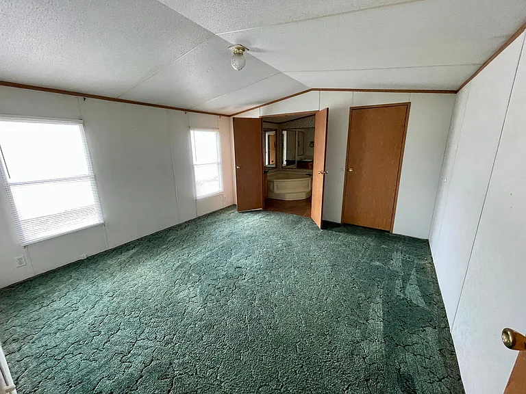 127 Crabapple Ln — Photo 6