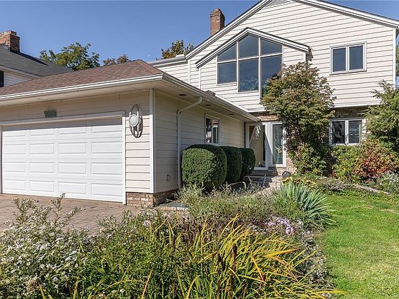 2nd image of 21161 Edgecliff Dr