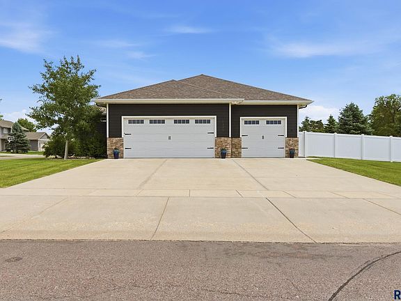 5th image of 1325 W Waterstone Dr