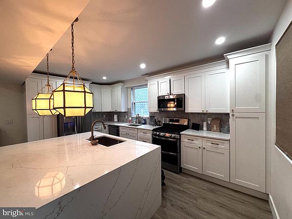 5th image of 303 Tregaron Rd