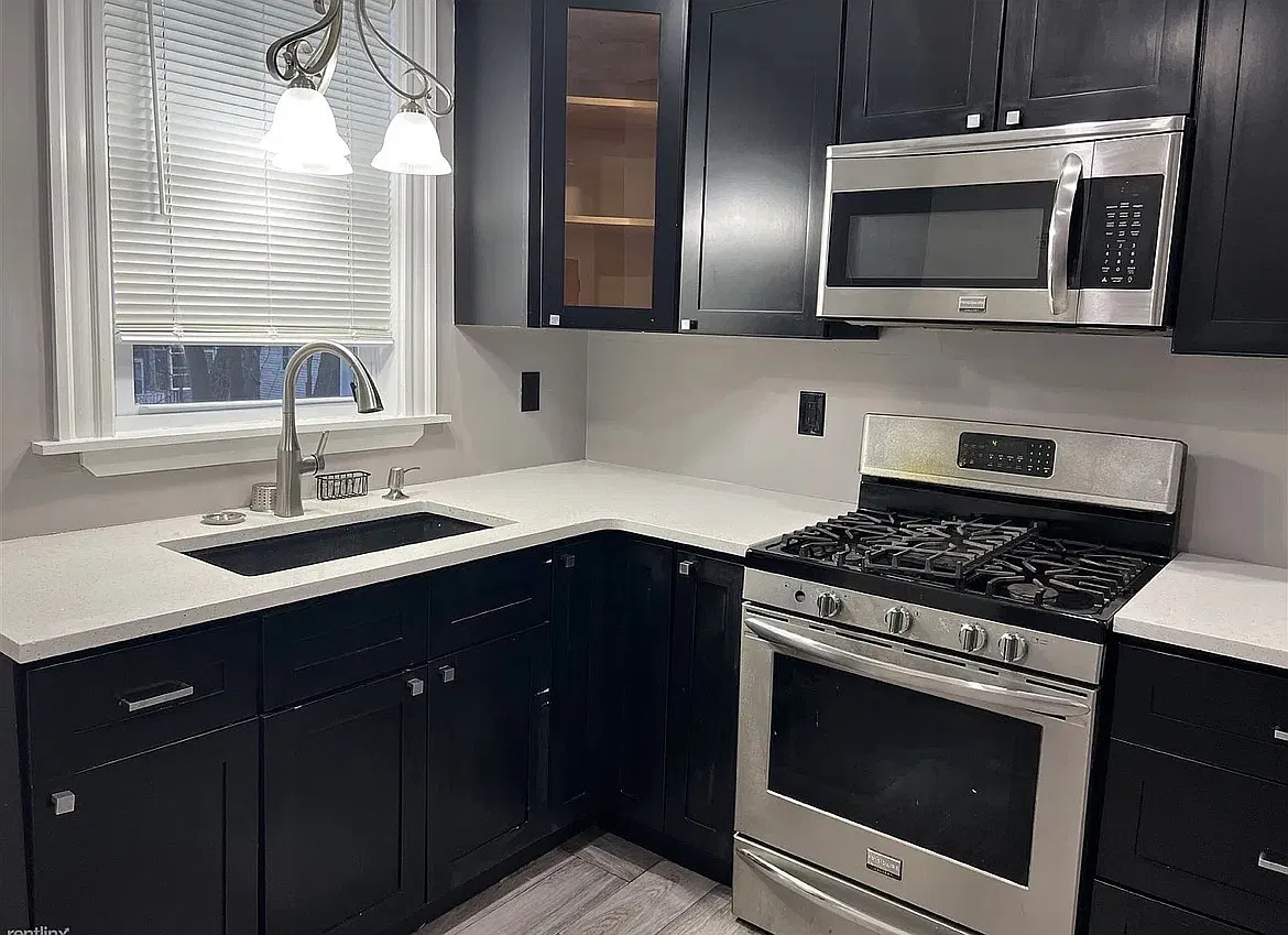 2 bed, 900 sqft, $2,500 — Photo 1