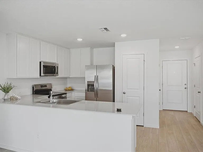 862 Lynx St — Photo 7