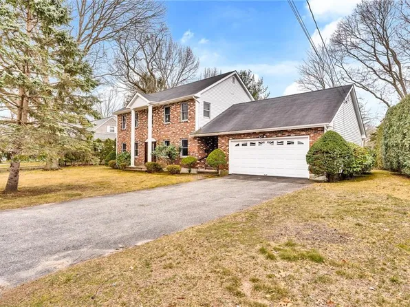 38 Riverside Dr, Barrington, RI 02806