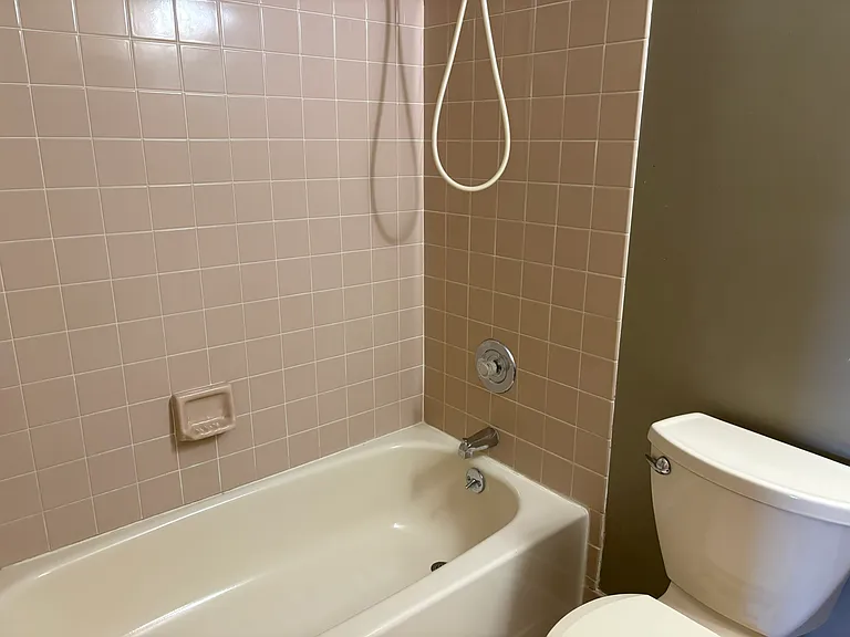 272 Lexington Rd — Photo 25