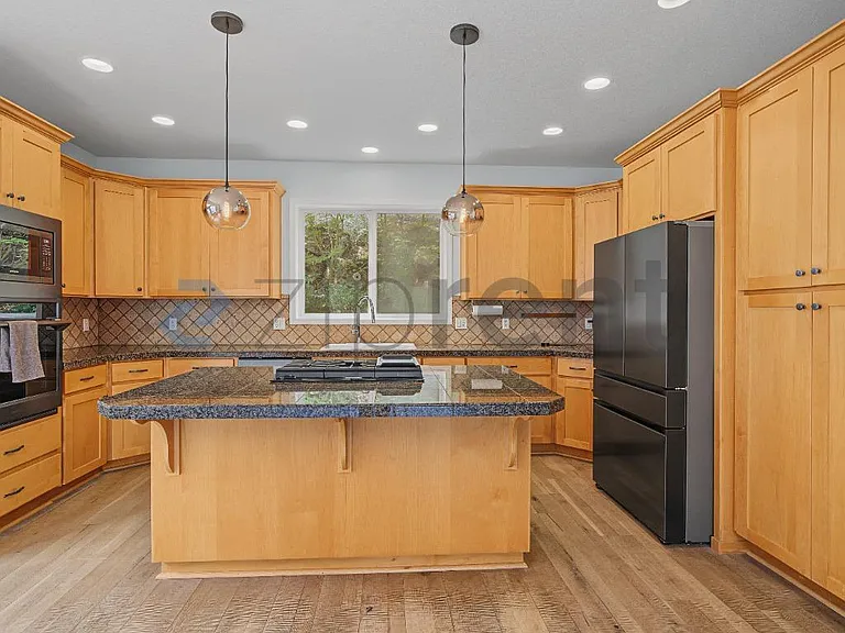 18052 SW Loxley Dr — Photo 18