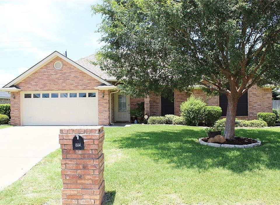 1st image of 643 Bluebonnet St