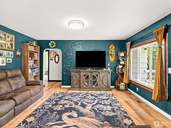 4th image of 120 NE Riverhill Lane