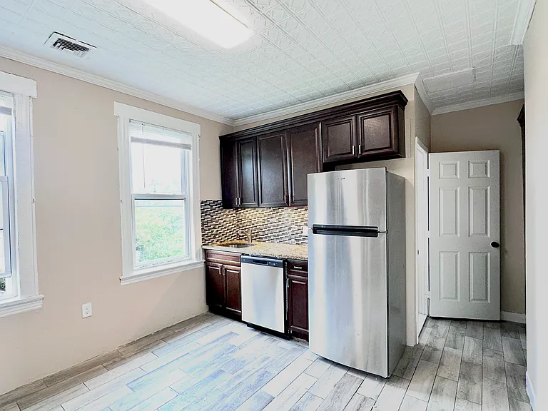 25 Market St #3 — Photo 2