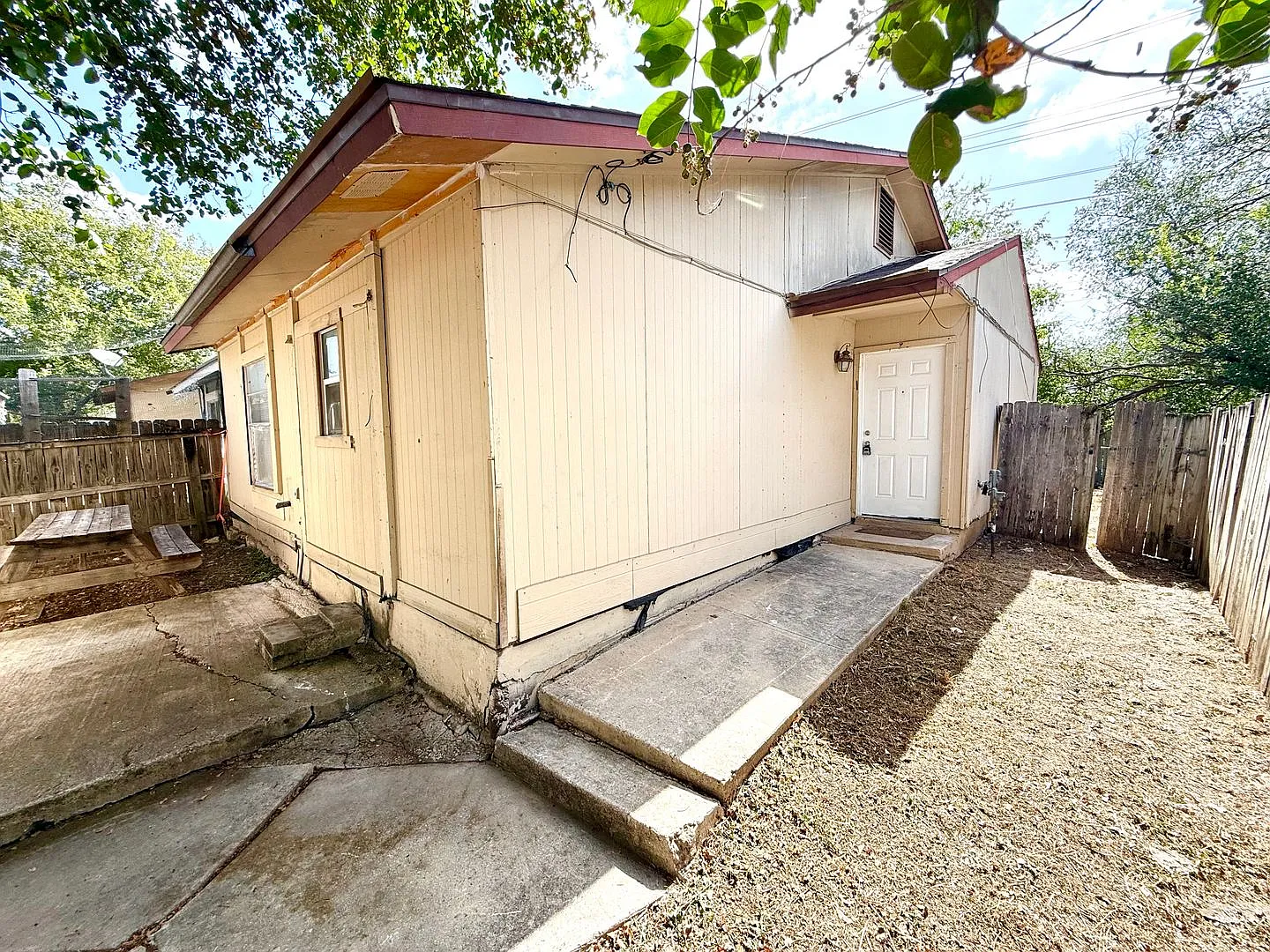 Charming 2-Bedroom Duplex with Fenced Backyard & Detached Garage! — Photo 3