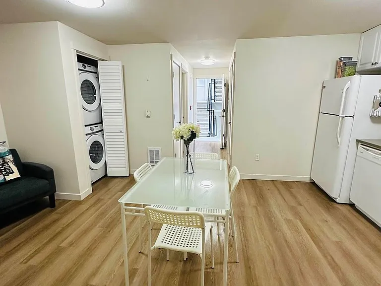 Radian Apartments — Photo 29