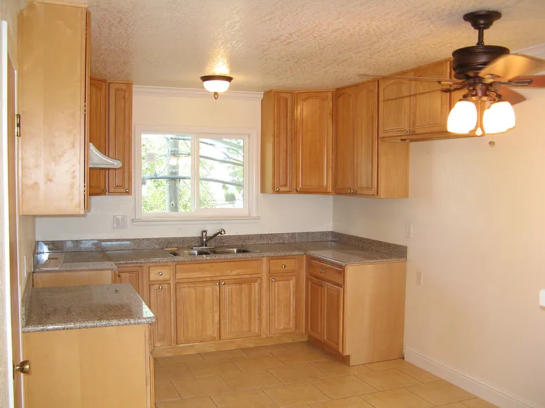 640 S 2nd St #3 — Photo 7