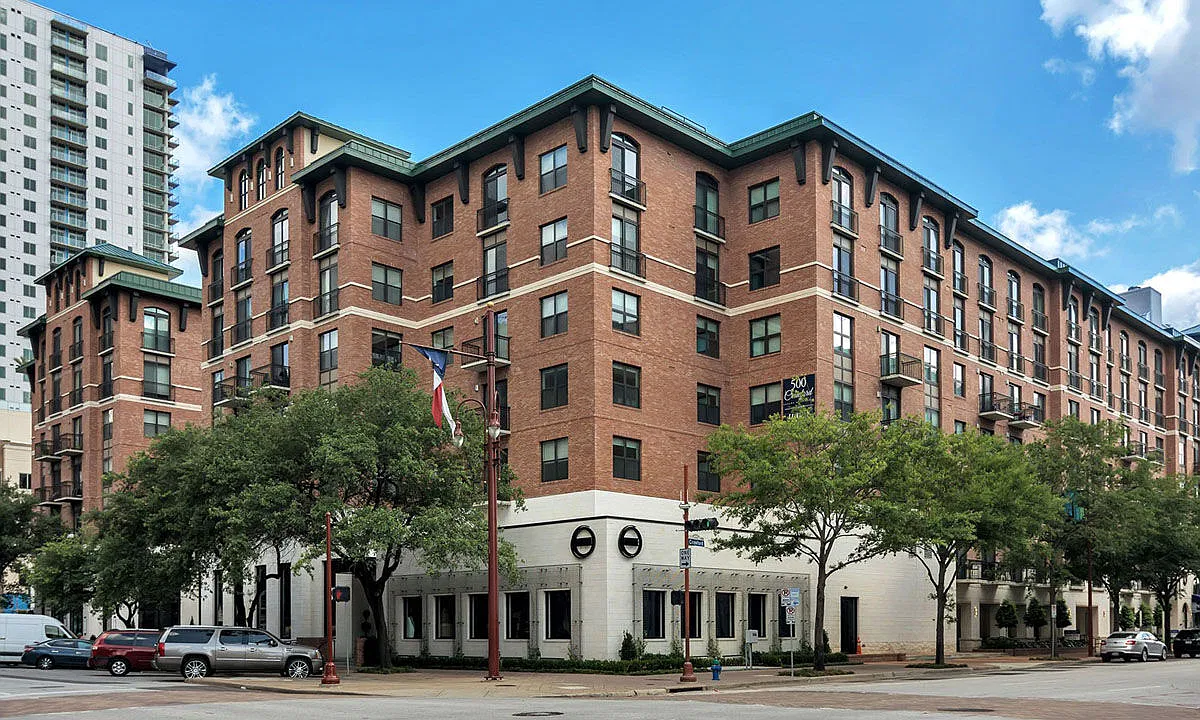 500 Crawford — Photo 1