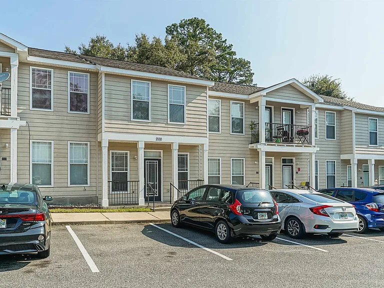 2400 Fred Smith Rd #204 — Photo 1