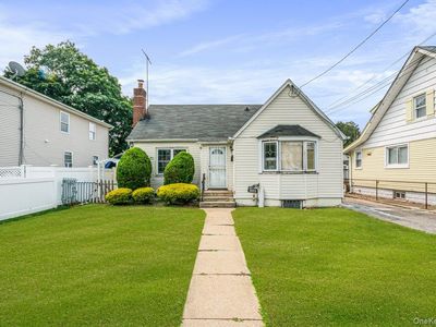 325 Pennsylvania Avenue, Roosevelt, NY, 11575