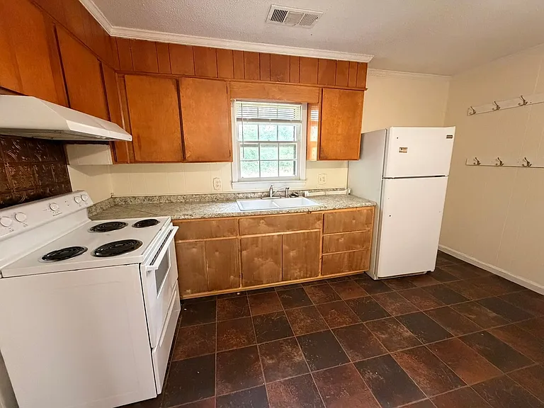 112 Anthony St — Photo 10