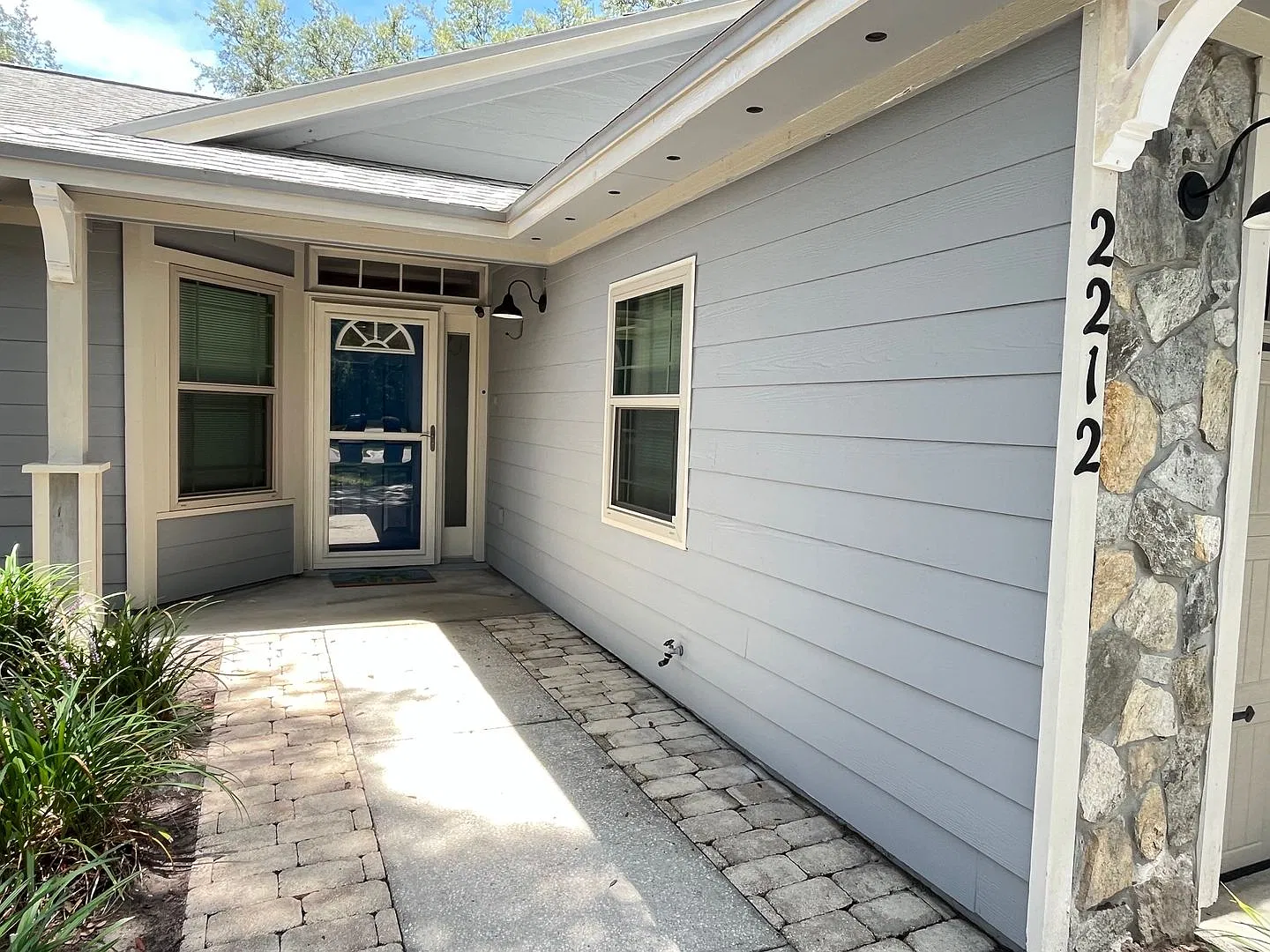 3/2 Centrally located! Walk to the Beach! — Photo 2