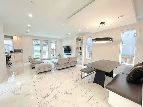 1633 SE Marine Dr, Vancouver, BC V5P 2R5