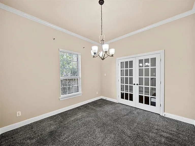 604 Darby Ln — Photo 28