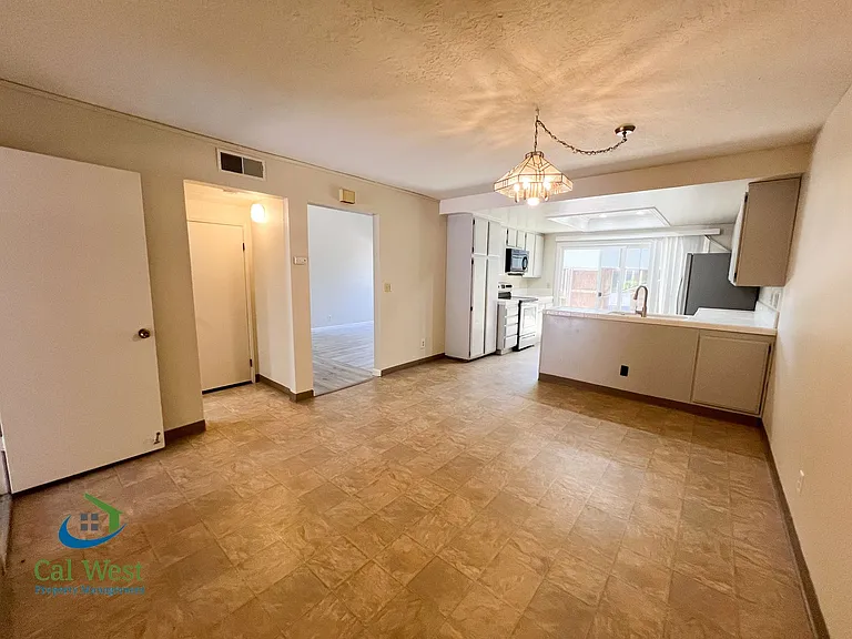 6547 Cobblestone Ct — Photo 13