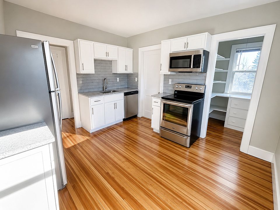 1st image of 222 Quaker Ln S #3