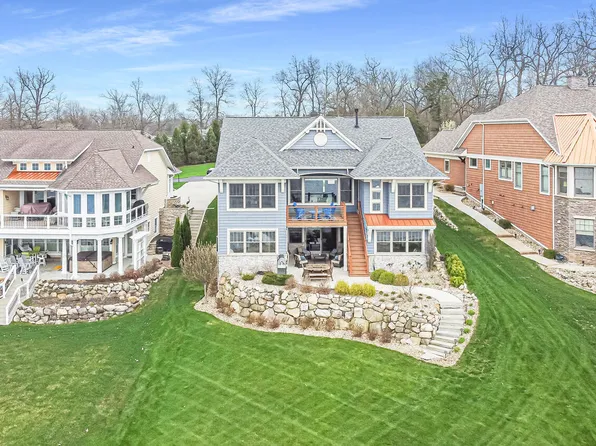 68458 Waterfront Dr, Edwardsburg, MI 49112