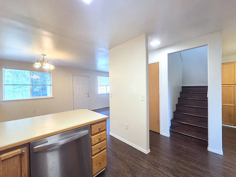 407 E 8th Ave — Photo 37