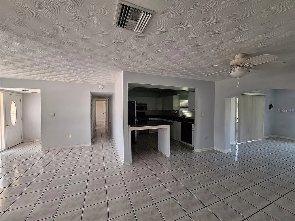 3 bed, 2.0 bath, 1628 sqft, $1,800 — Photo 3
