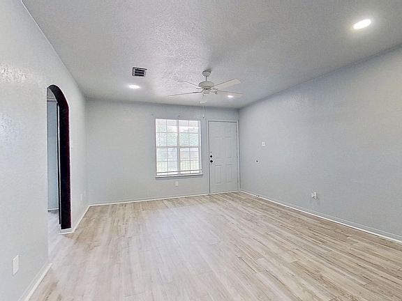 5th image of 2315 Terrace Dr #D