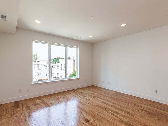 4th image of 2308 E Lehigh Ave Unit 3
