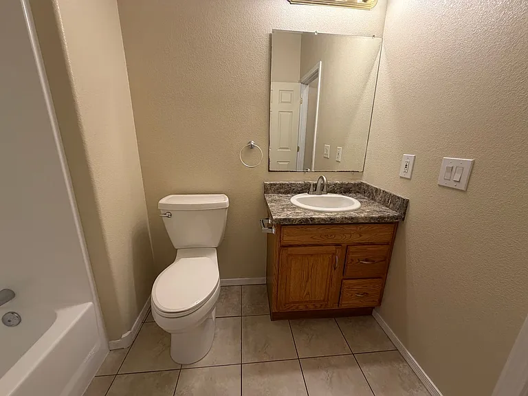1911 Girard Blvd NE — Photo 16