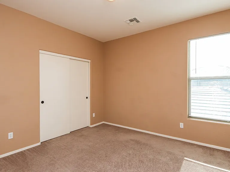 6303 S 43rd Dr — Photo 10