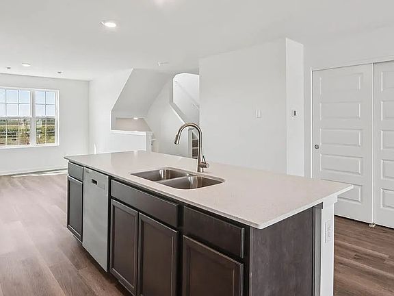 5th image of 903 Briar Glen Ct