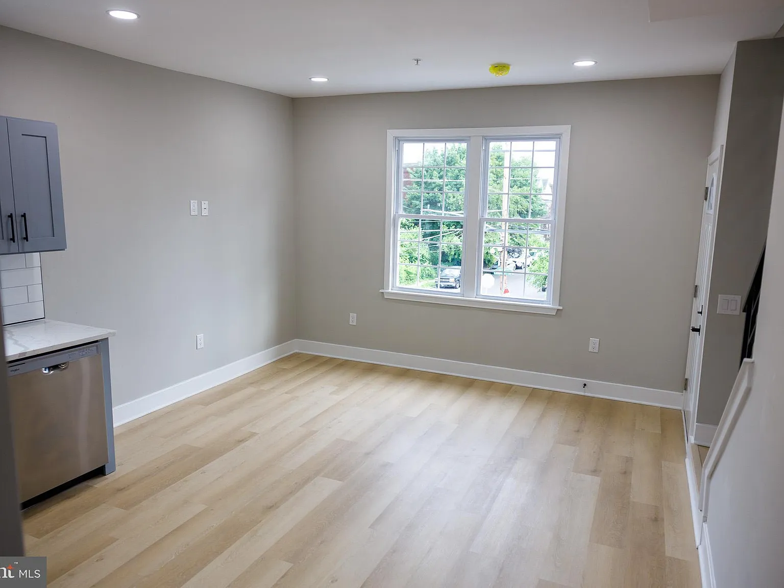 3 bed, 1300 sqft, $2,000 — Photo 3