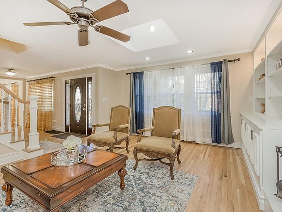 4th image of 18 Villanova Ln