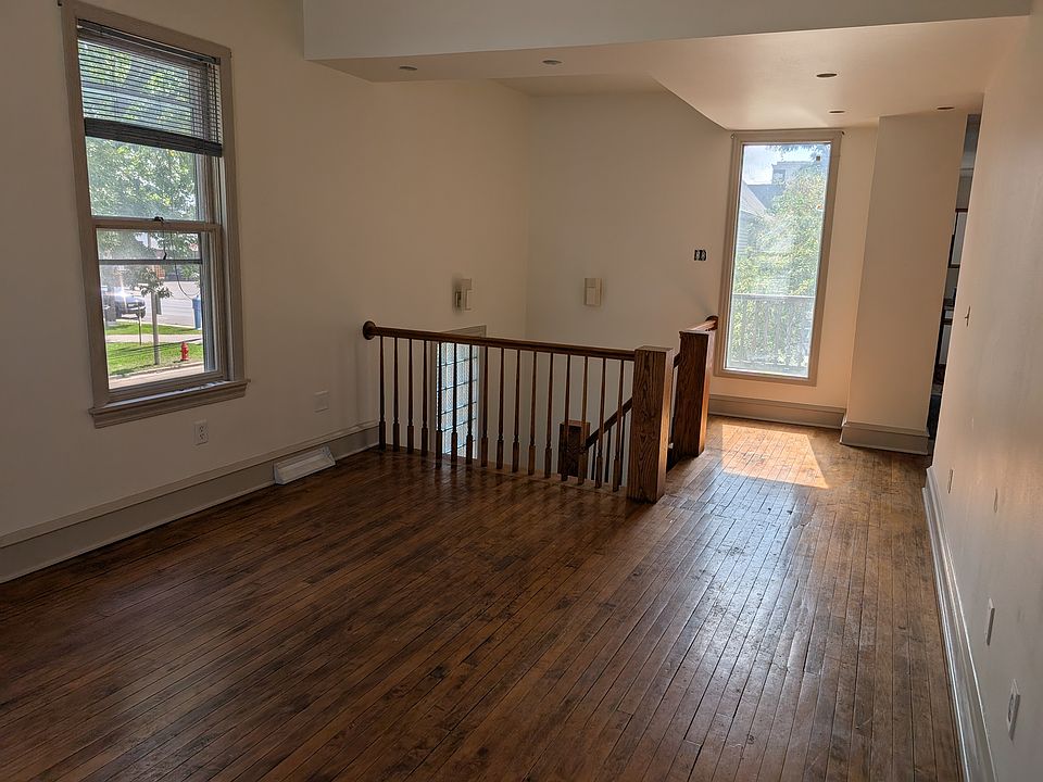 1st image of 1004 W Lincoln Ave #1